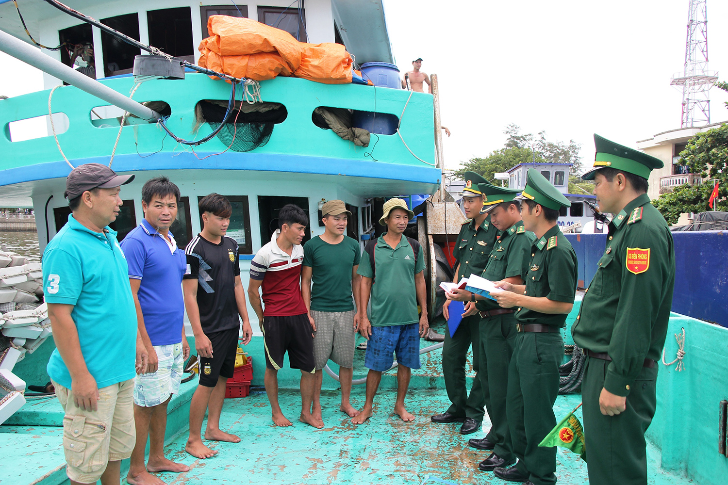 Nhiều hình thức hay, cách làm sáng tạo giúp kéo giảm vi phạm pháp luật của ngư dân

